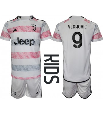 Lacne Dětský Futbalové dres Juventus Dusan Vlahovic #9 2023-24 Krátky Rukáv - Preč (+ trenírky)
